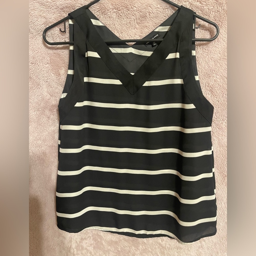 free with any purchase over 30$
Just add it to your bundle, Who What Wear dressy